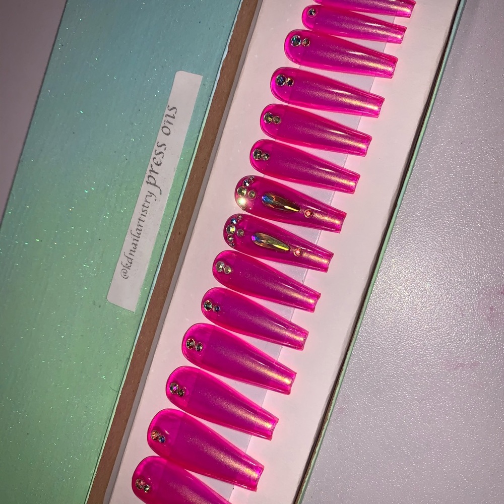 Pink chrome jelly press ons!